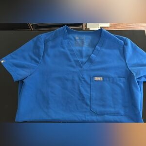 Women’s Figs scrub top